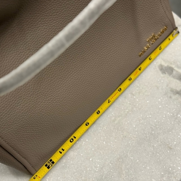 NWT Marc Jacob's Tote Bag in cement - Picture 8 of 15